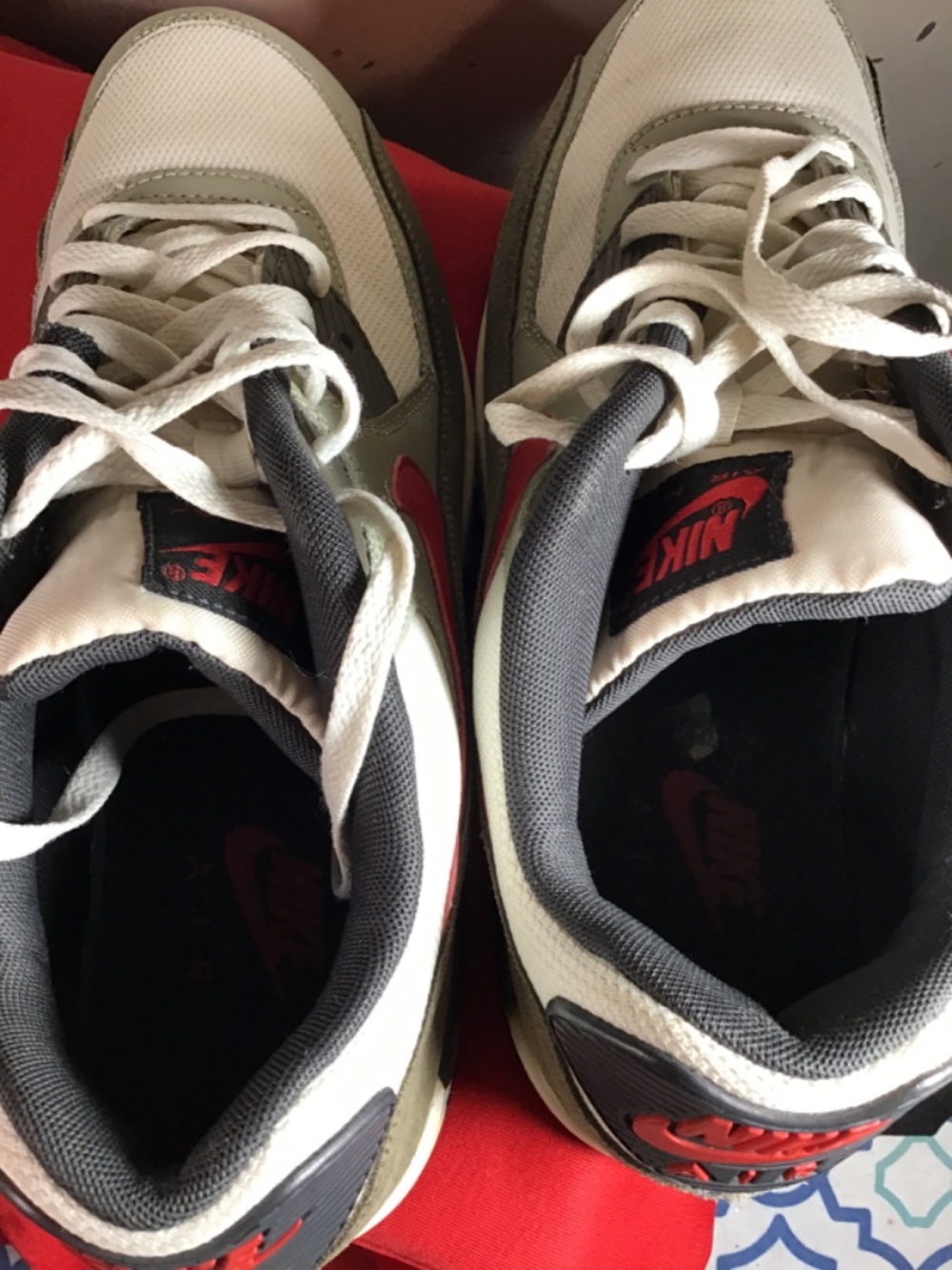 🔥😎Nike Air Max,size 12, yellowing on mid-sole, see photos, still a solid shoe - Picture 12 of 12